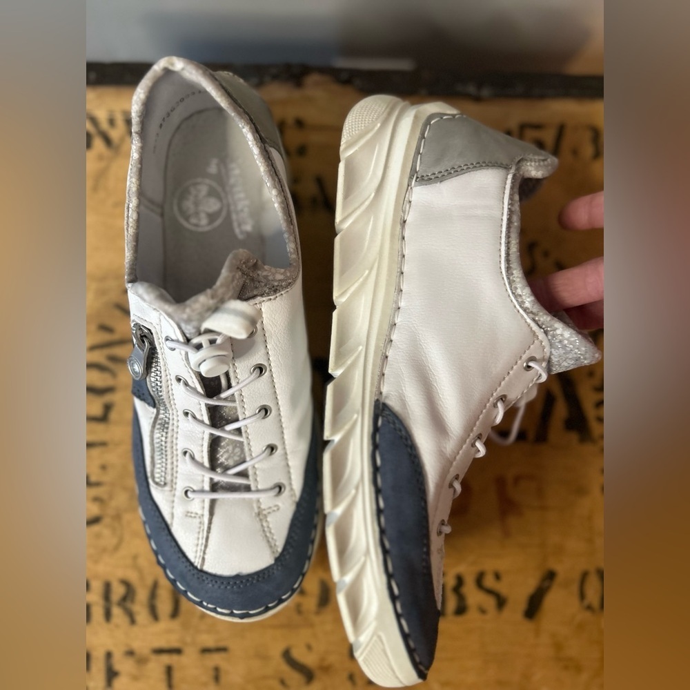 Rieker sneaker / like new - Picture 6 of 14